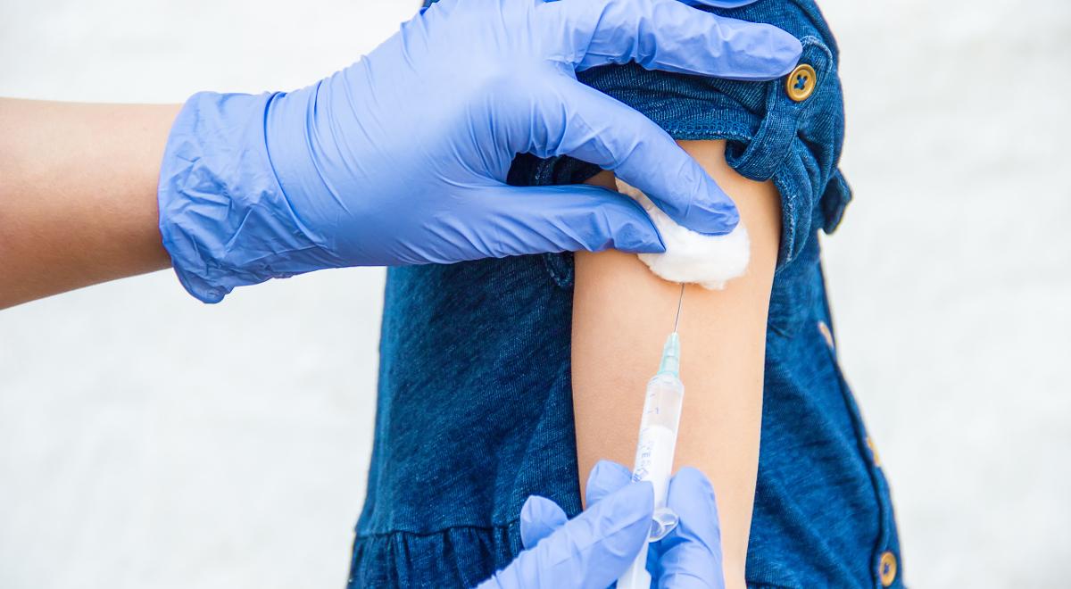 Szczepionka na COVID-19. USA kupiły 100 mln dawek przed końcem testów