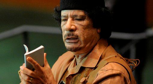 Muammar Kadafi wystąpił w telewizji. Grupa oficerów wzywa do jego obalenia