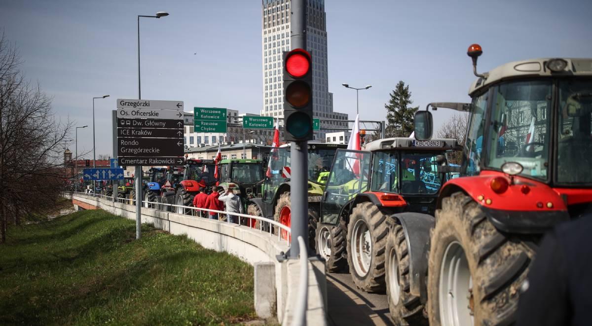 Rolnicze blokady dróg i pikiety w niemal 600 miejscach. Policja apeluje o spokojny protest 