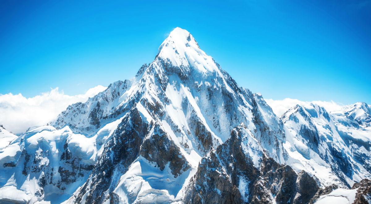 Mount Everest: Polska wyprawa w 40-lecie zdobycia szczytu przez Wandę Rutkiewicz. Biało-czerwona flaga uhonorowaniem osiągnięcia himalaistki