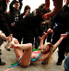 Femen protestuje przeciw okrucieństwu wobec kobiet