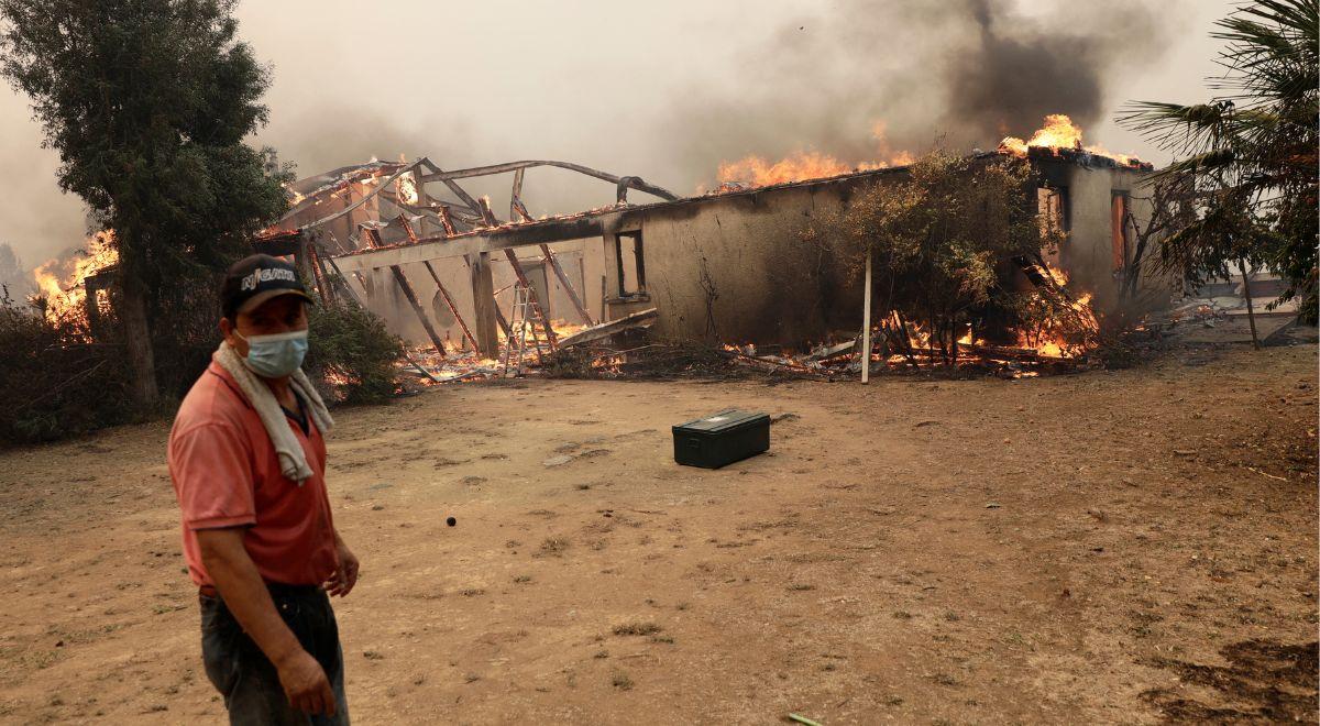 W Chile trwa walka ze śmiertelnymi pożarami. Żywioł próbują pokonać strażacy z 10 państw