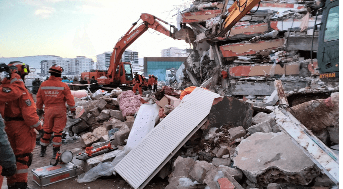 Akcja ratownicza po trzęsieniu ziemi w Turcji. Polscy strażacy uratowali kolejną osobę