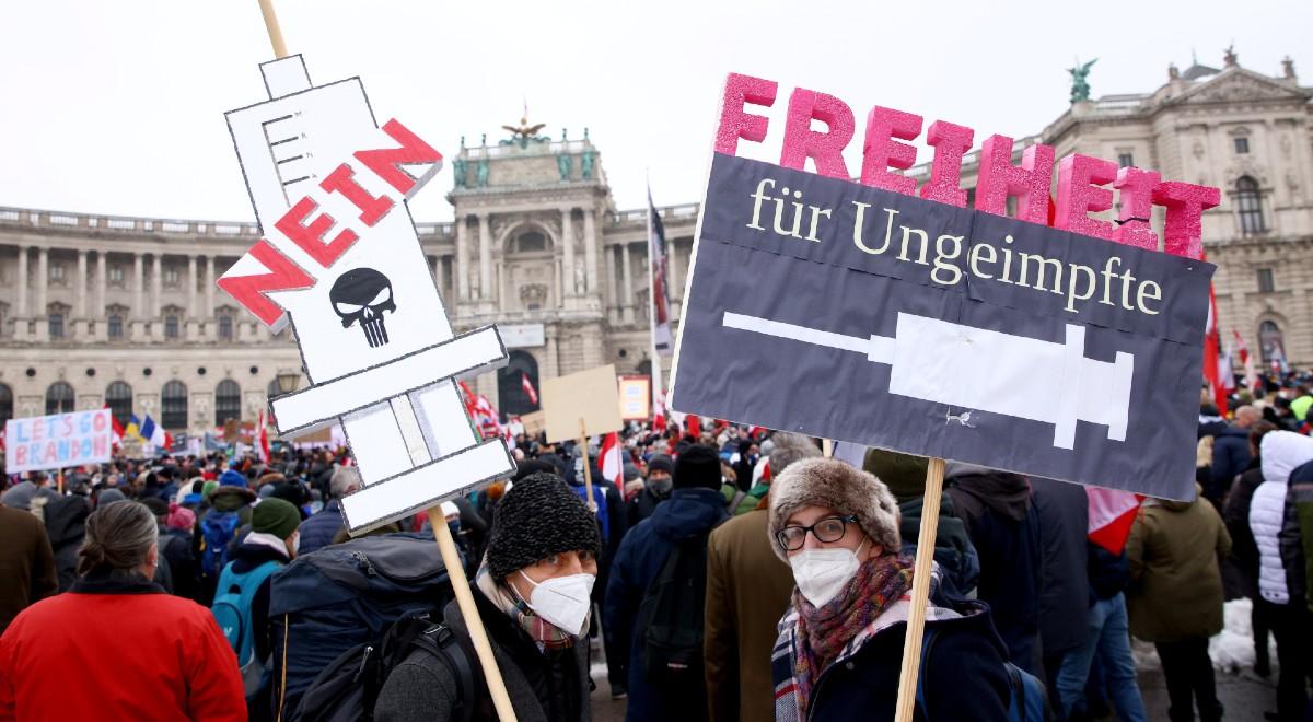 "Na rzecz wolności". Tysiące przeciwników restrykcji na ulicach Wiednia