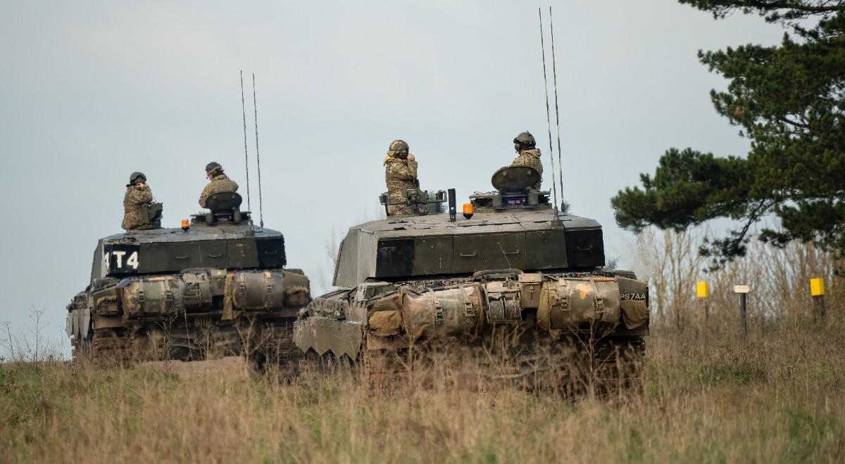 Wojna na Ukrainie. Czołgi Challenger 2 jeszcze nie trafią na front. "Muszą czekać na leopardy"