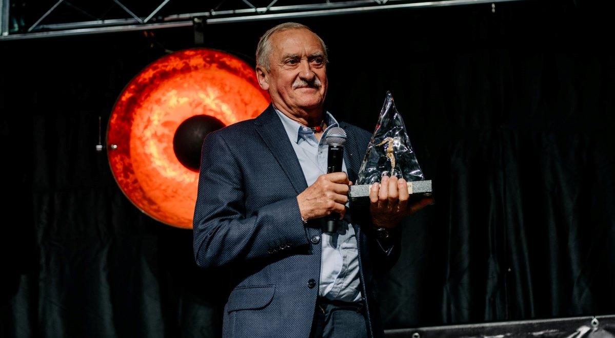 Najważniejsza nagroda świata gór - Złoty Czekan - w rękach Krzysztofa Wielickiego. "Niech wiedzą, Polacy nie gęsi"