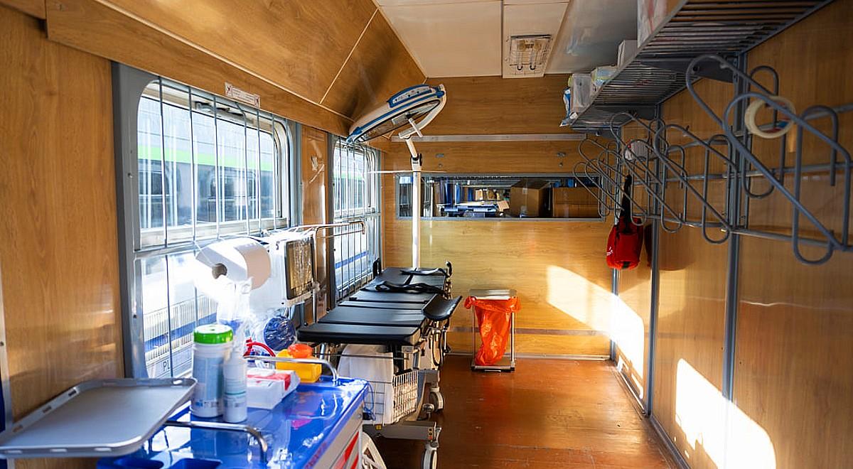 Pociąg medyczny dla rannych z Ukrainy. Ewakuowane kobiety z dziećmi są już w Polsce