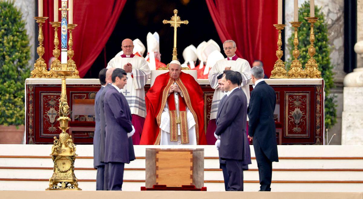 "Ojcze, w Twoje ręce oddajemy jego ducha". Homilia papieża Franciszka podczas pogrzebu Benedykta XVI