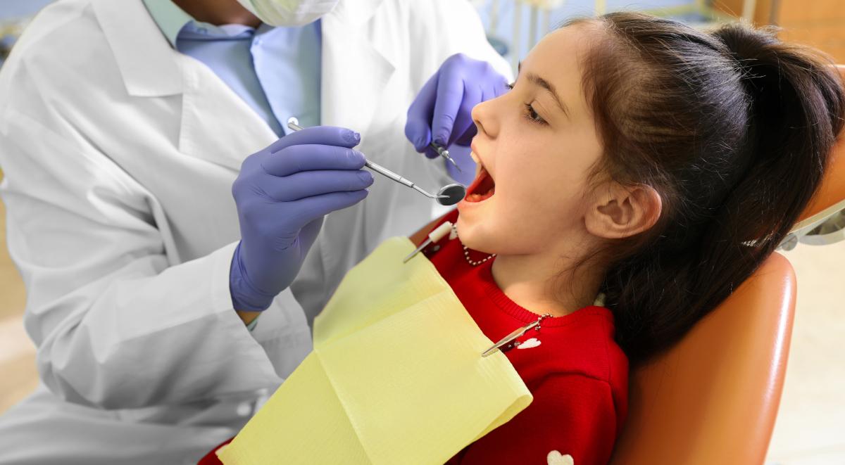 Opieka dentystyczna dla uczniów za darmo i bez limitów