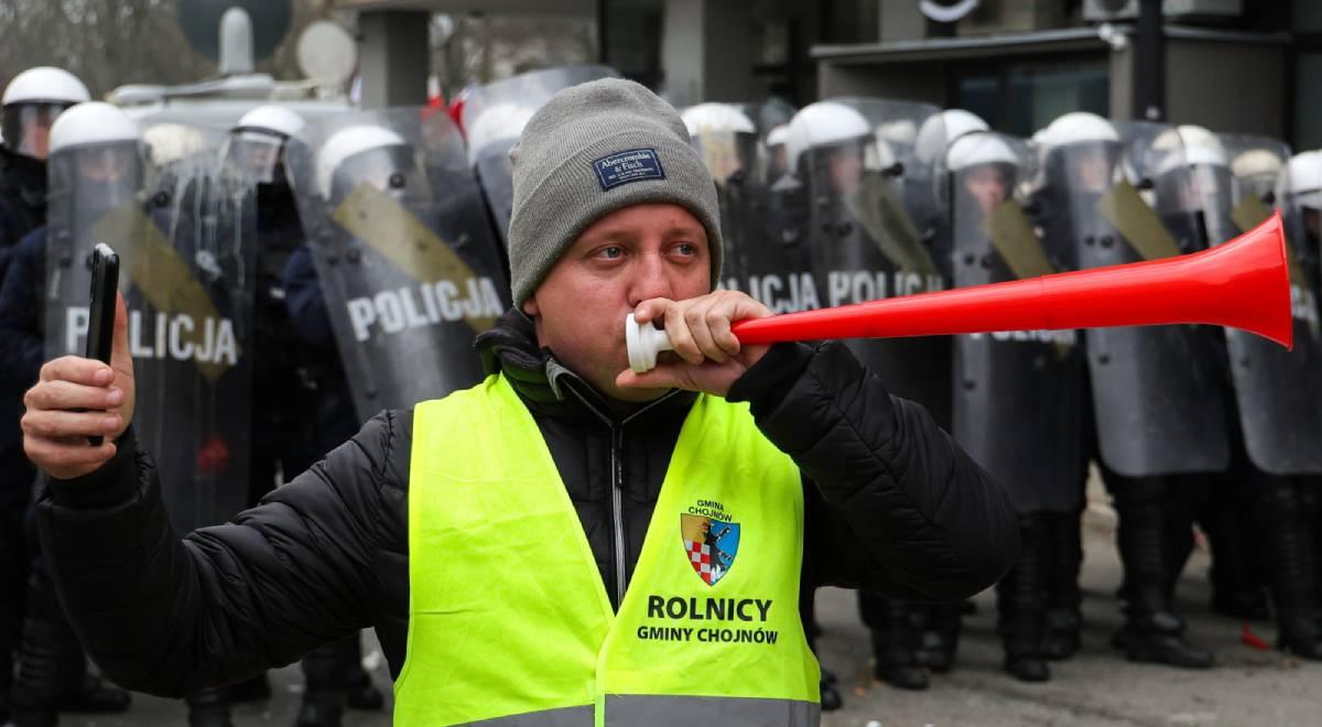 Zamieszki podczas protestu rolników w Warszawie. Ekspert: ich emocje są uzasadnione