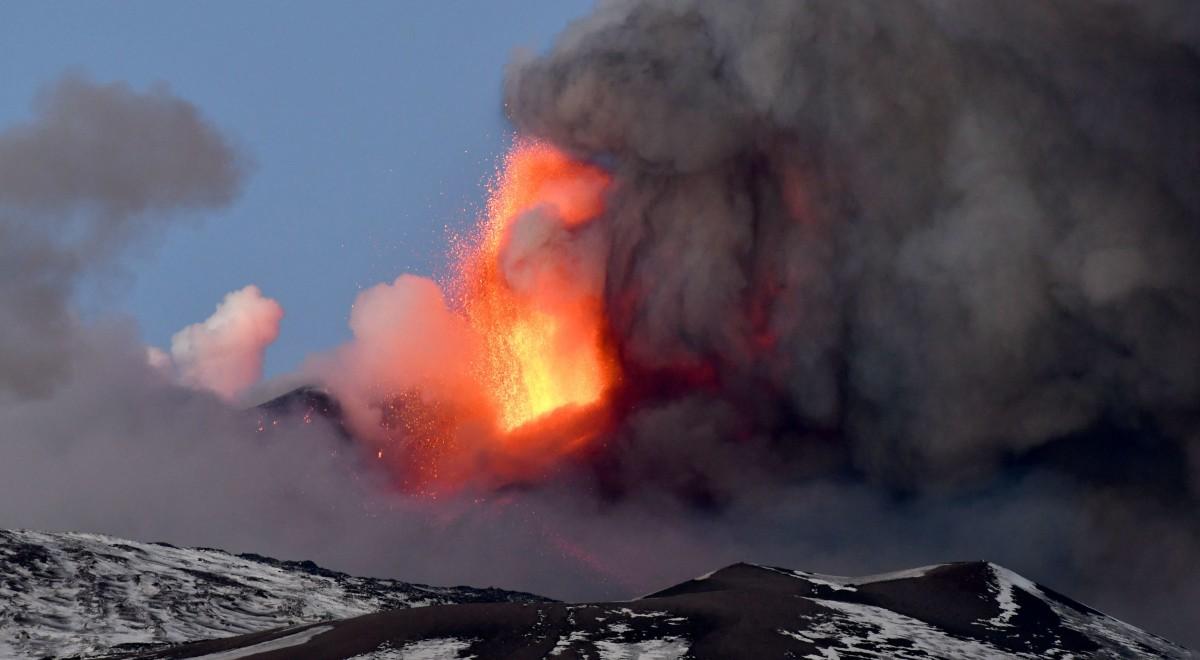 Największa erupcja Etny od lat. Spektakularne widowisko nad sycylijskim wulkanem