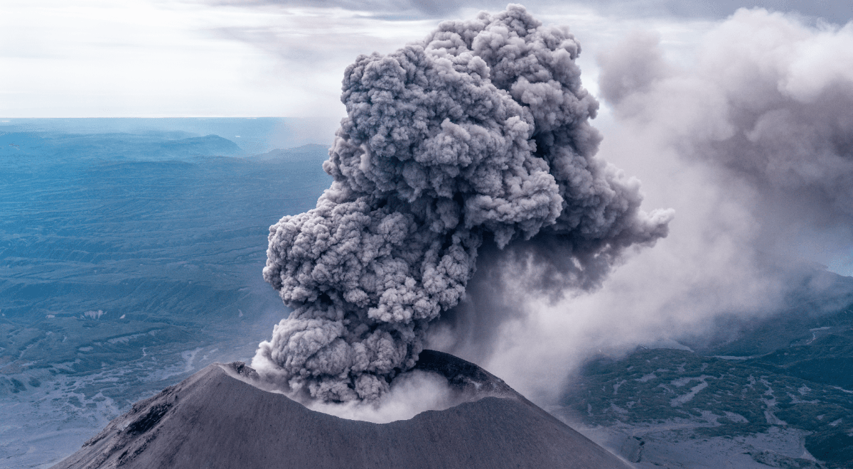 Wybuch wulkanu na Kamczatce. Rosyjska Akademia Nauk ostrzega o zagrożeniu dla ruchu lotniczego