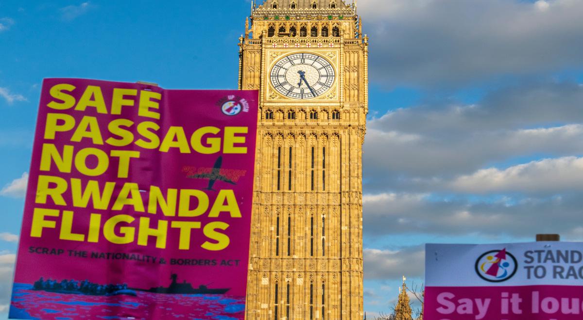 Wielka Brytania chce odsyłać nielegalnych imigrantów do Rwandy. Umowa budzi jednak wiele kontrowersji