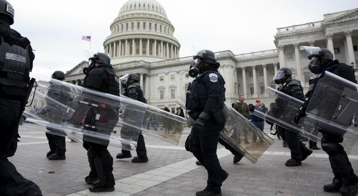 Uzbrojeni demonstranci w Kapitolu. Gwardia Narodowa skierowana do akcji