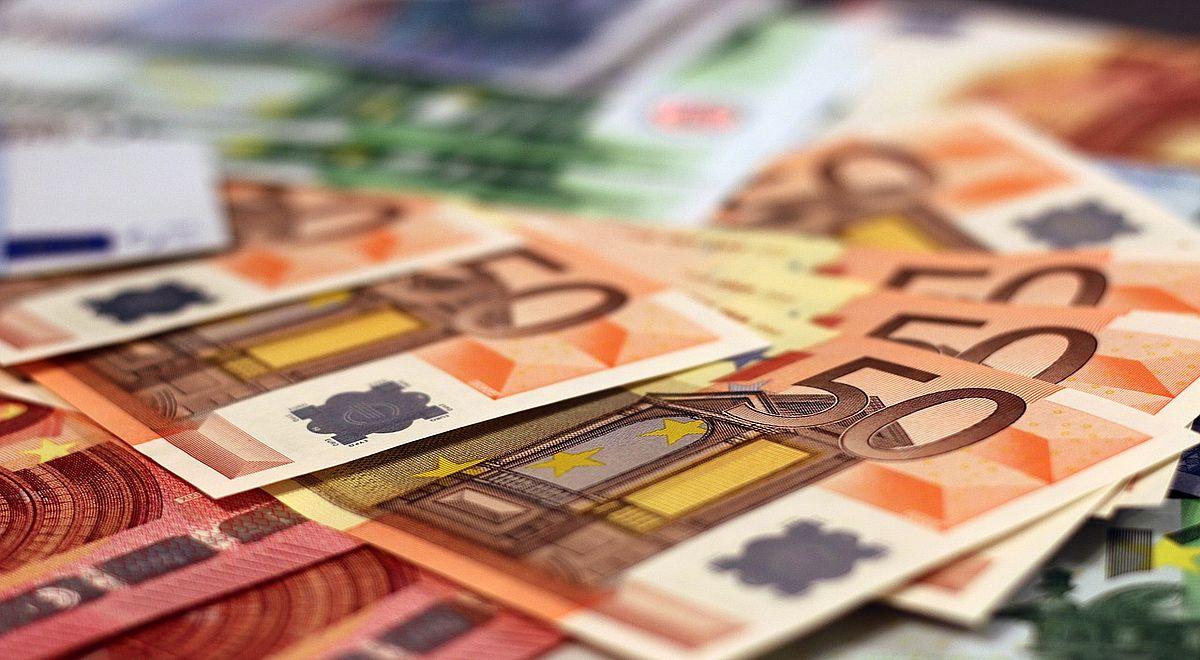 Coraz więcej rozliczeń w euro dokonywanych przez klientów banków w Polsce