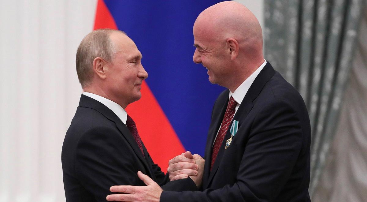 Krew na rękach Putina nie przeszkadzała w przyjaźni. Infantino miał powód, żeby zwlekać z sankcjami 