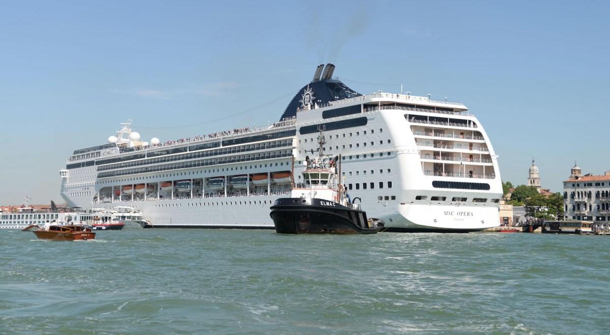 Wenecja: wielki wycieczkowiec uderzył w statek z turystami, są ranni