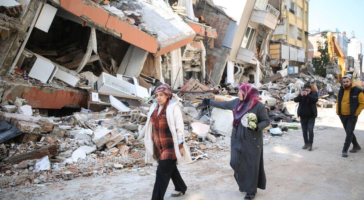 NATO przekaże Turcji tymczasowe schronienia dla poszkodowanych w trzęsieniach ziemi