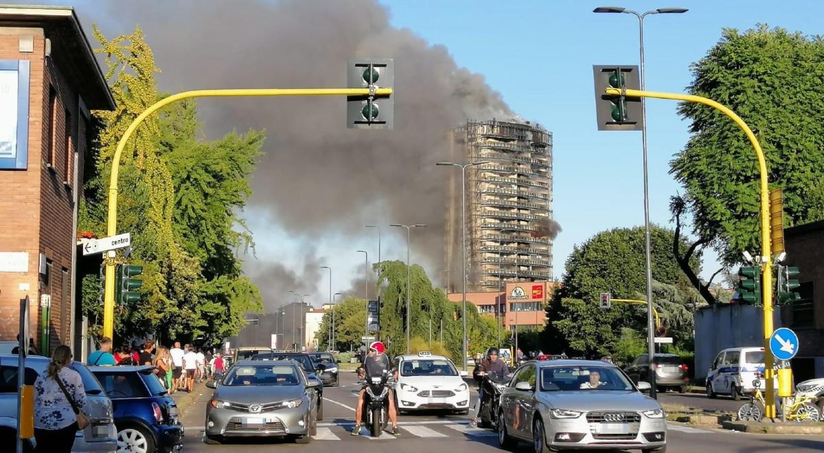 Wielopiętrowy wieżowiec w Mediolanie stanął w płomieniach. Ewakuowano 70 rodzin