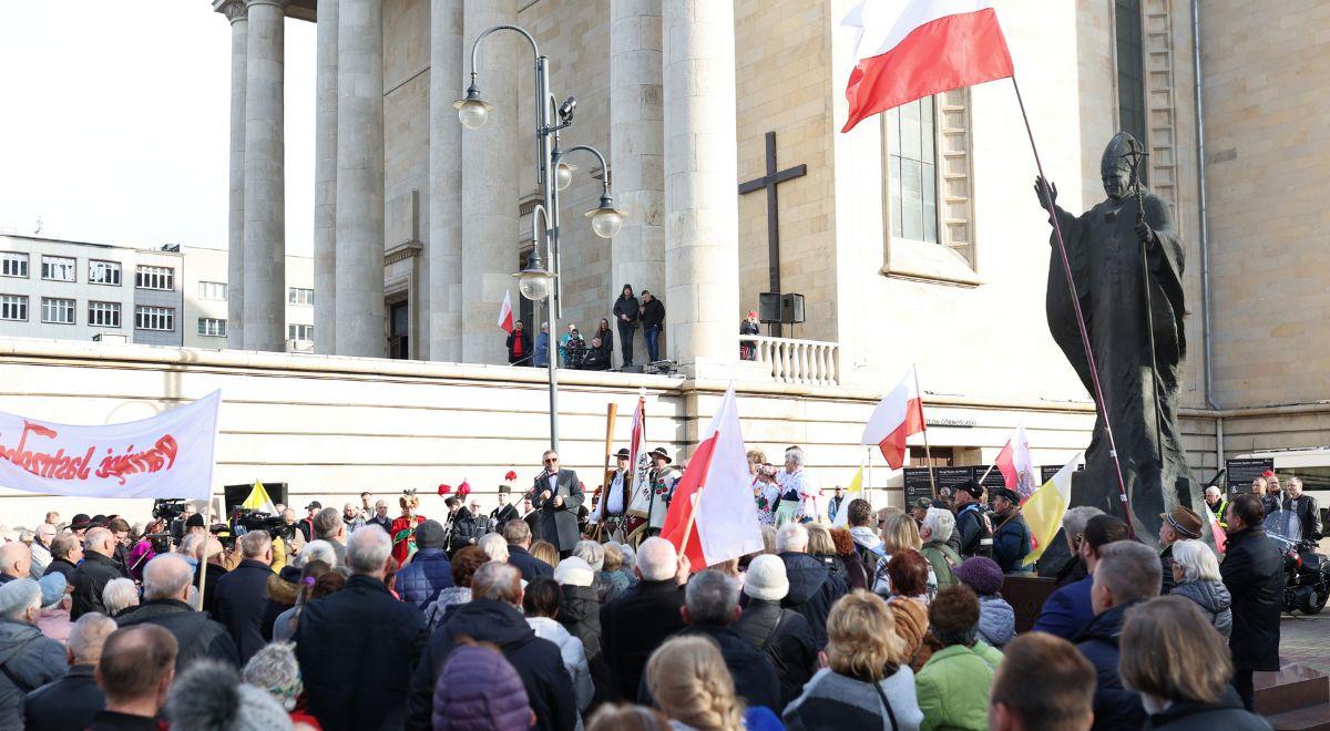 Kolejne miasto włącza się w obronę św. Jana Pawła II. "Apelujemy do udziału w marszu"