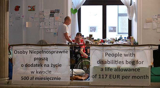 Protest osób z niepełnosprawnością. Planowana wizyta Lecha Wałęsy w Sejmie