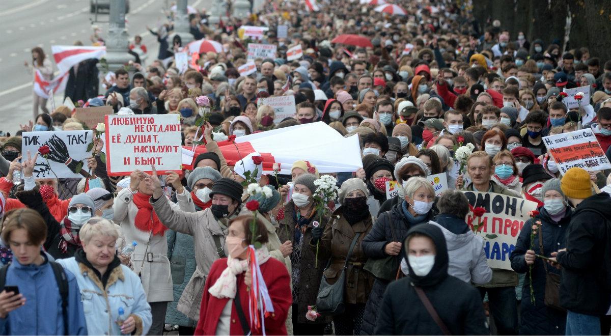 Protest przeciw Łukaszence w Mińsku. Tysiące studentów i emerytów wyszło na ulice