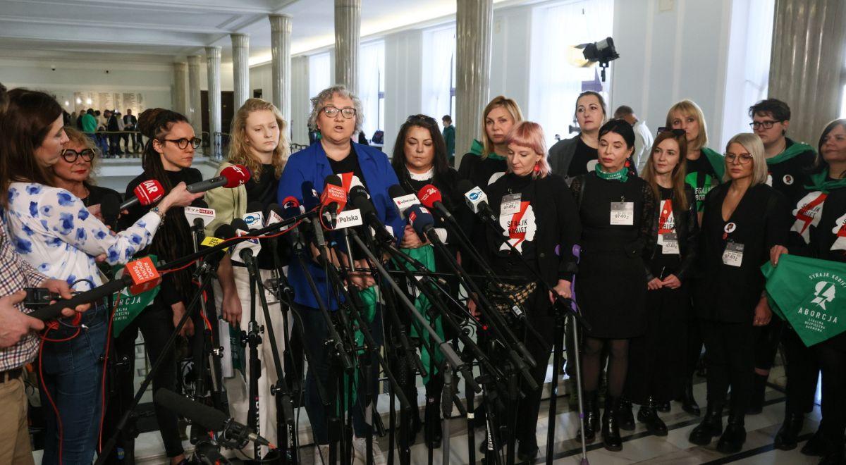 Sprawa aborcji dzieli polityków. Liderka "Strajku kobiet": Hołownia nie powinien być marszałkiem Sejmu