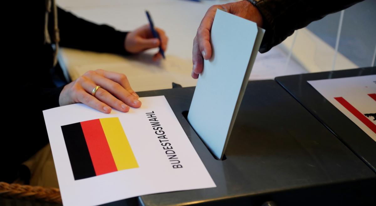 Dymisja szefowej komisji wyborczej po chaotycznym przebiegu wyborów w Berlinie. Zabrakło kart do głosowania