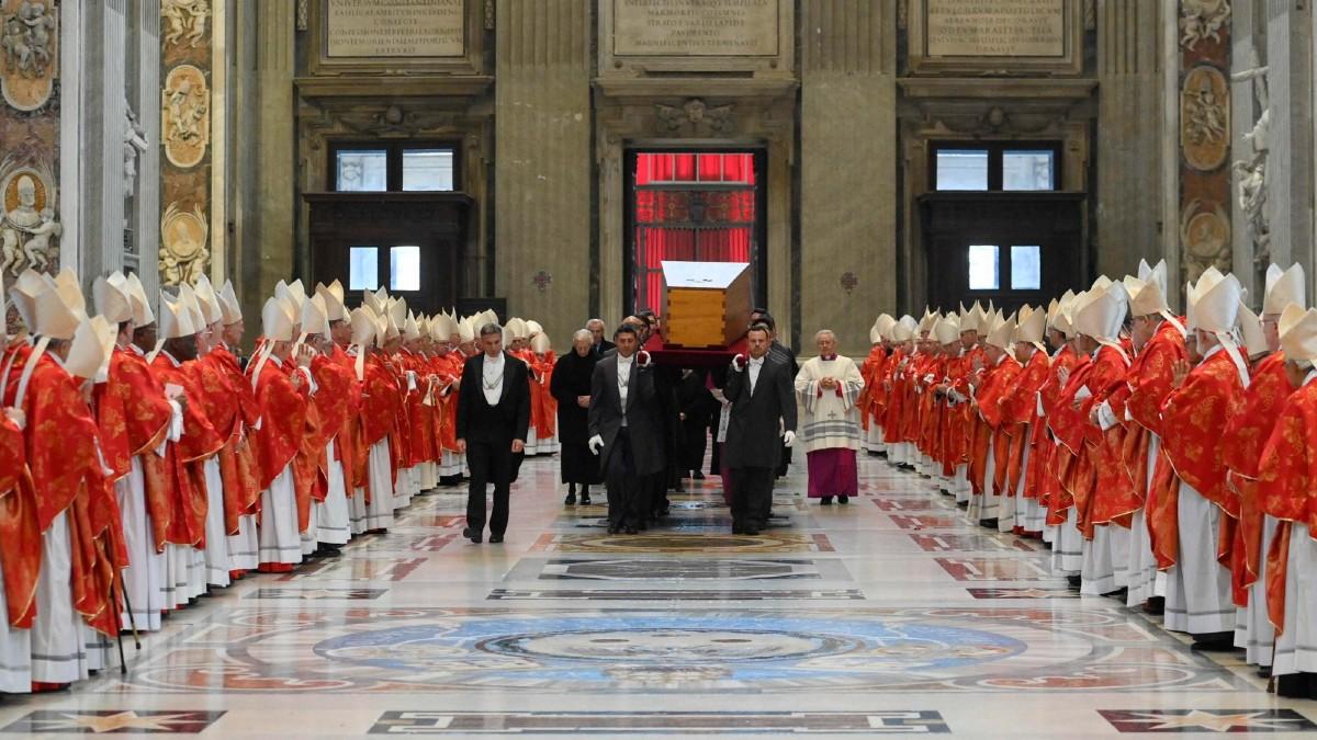 Pogrzeb Benedykta XVI. Prymas Polski: głęboko ufamy, że Bóg, po tym owocnym życiu, przyjął go do wieczności