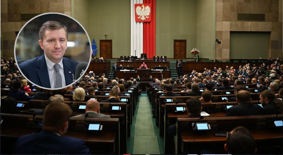 "Przygotowanie gruntu pod nielegalne działania". Schreiber o uchwale Sejmu ws. mediów publicznych