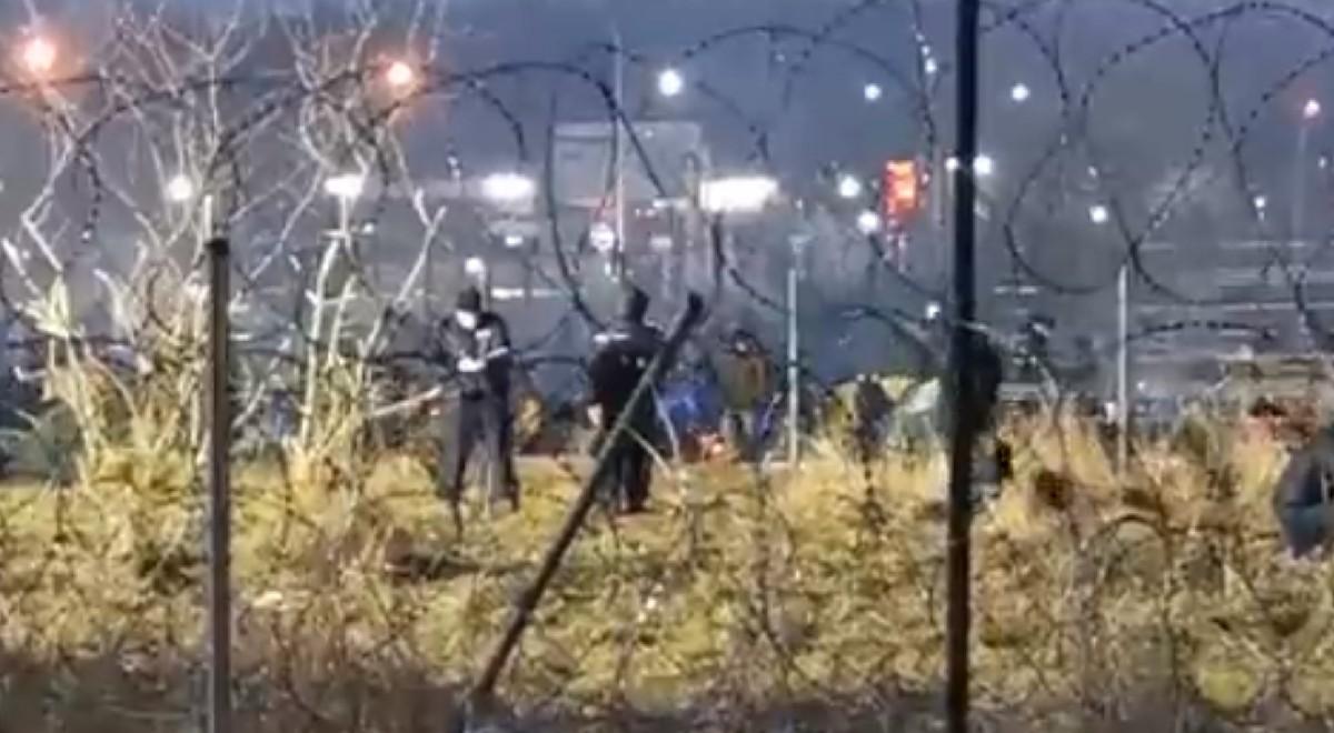 Białoruscy funkcjonariusze na miejscu, w którym zaatakowano granicę. Żaryn: kolejne prowokacje niemal pewne
