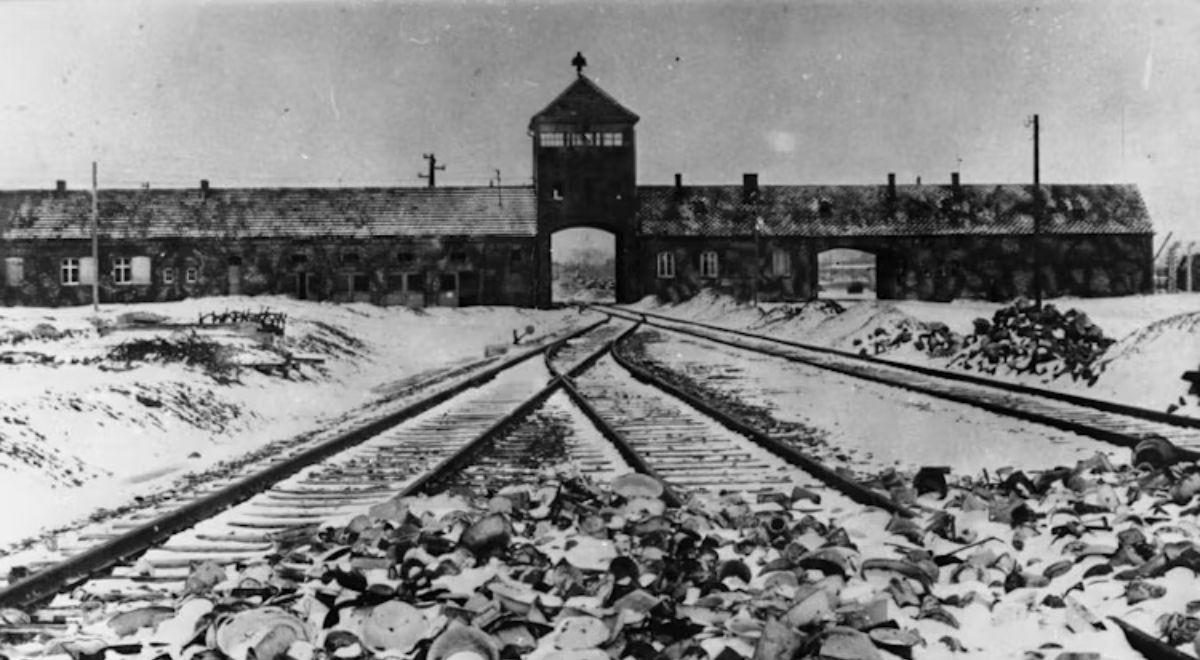 Niemcy: SS-man, który wysyłał ludzi do komór gazowych w Auschwitz, do dziś jest upamiętniany w Bawarii