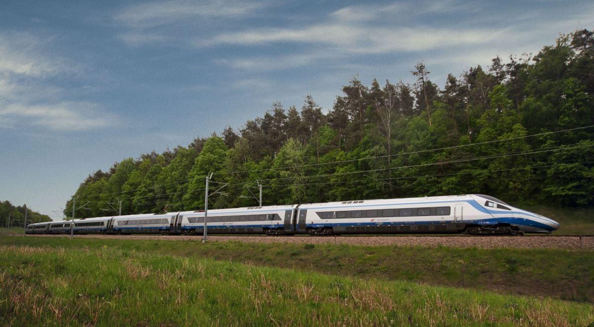 Wraca zainteresowanie podróżowaniem koleją. PKP Intercity przewozi coraz więcej pasażerów