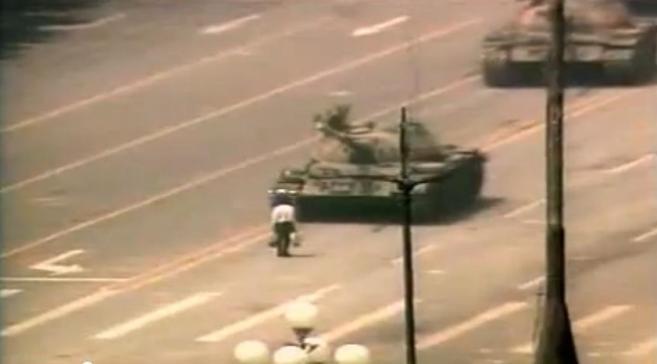 B. kanclerz Niemiec: żołnierze na placu Tiananmen tylko się bronili