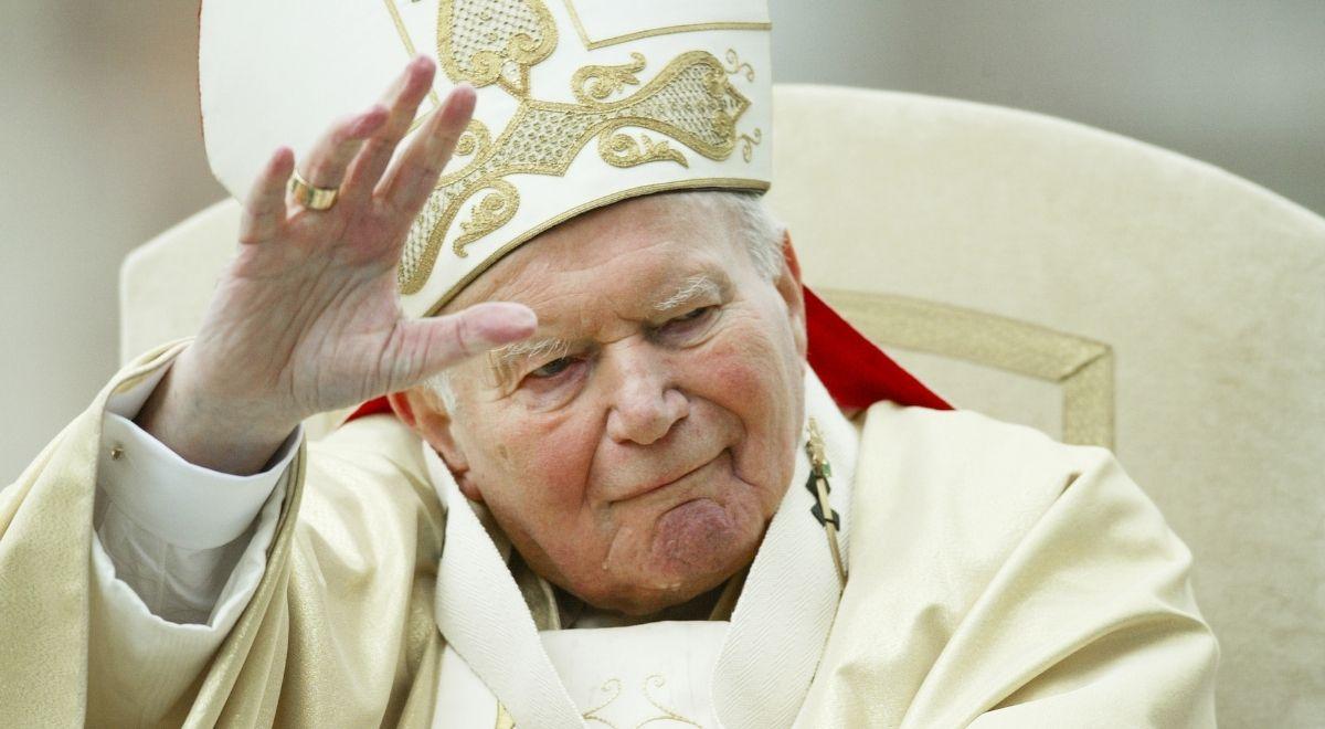 Poseł PiS o atakach na Jana Pawła II: to rozbijanie Kościoła i tego, co tworzy polskość