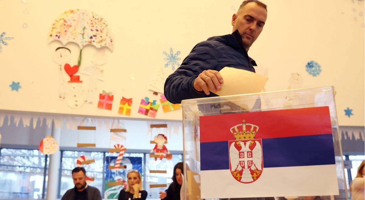 W Serbii trwają przedterminowe wybory parlamentarne i lokalne. Do głosowania jest uprawnionych ponad 6 mln obywateli