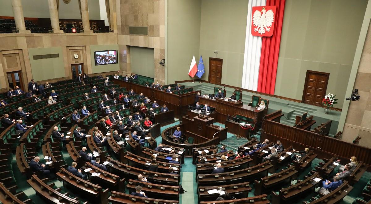 Zjednoczona Prawica z najwyższym poparciem, Polska 2050 zwiększa dystans do KO. Nowy sondaż