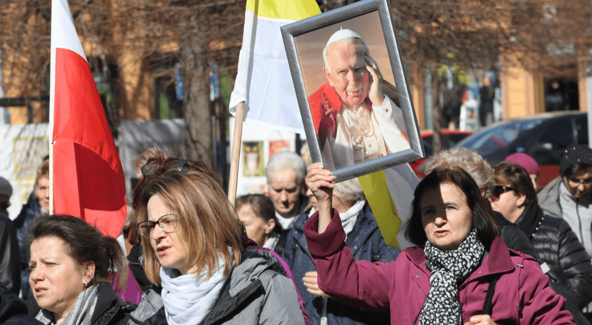 "Jesteśmy zobowiązani słowami św. Jana Pawła II". W Nowym Targu marsz w obronie papieża Polaka