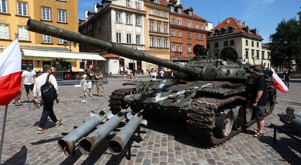 Zniszczone rosyjskie czołgi stanęły na Placu Zamkowym w stolicy. "Rosjan można pokonać"