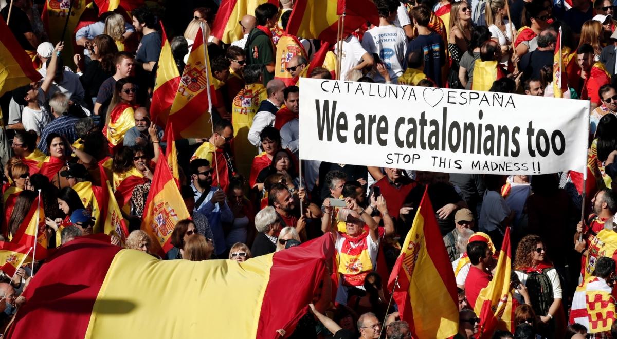 Barcelona: wielotysięczna manifestacja zwolenników jedności Hiszpanii