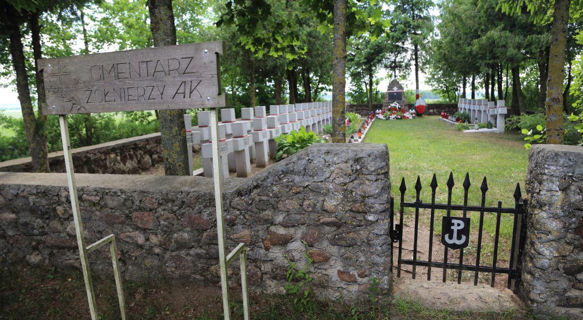 Niszczenie cmentarzy AK. Historyk: Białoruś wpisuje się w kontynuację barbarzyńskich totalitaryzmów