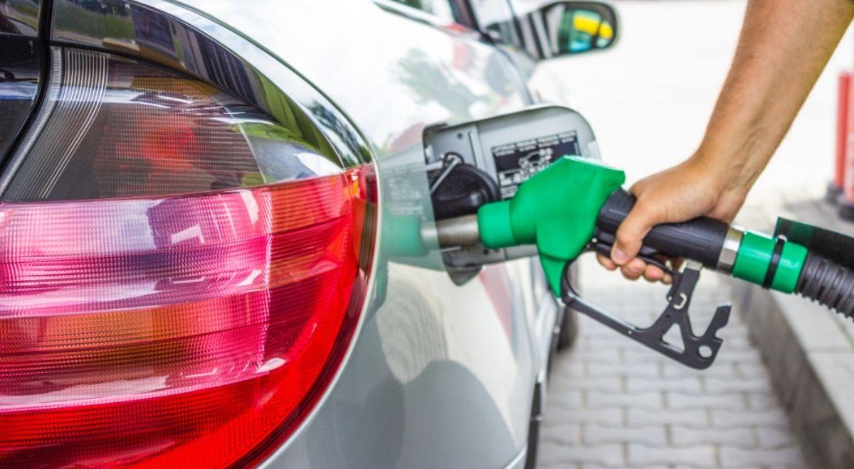 Tarcza Antyinflacyjna 2.0. Rząd obniża VAT na paliwa, taniej już od lutego