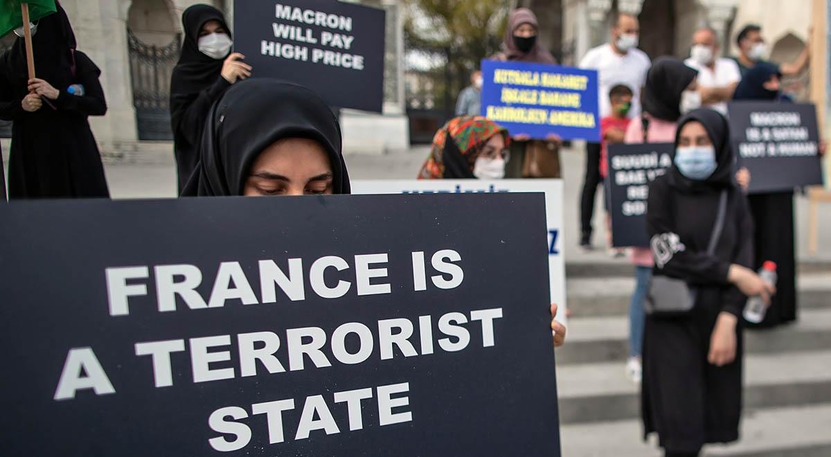 "Islamistyczny zamach". Francja złoży narodowy hołd bestialsko zamordowanemu nauczycielowi