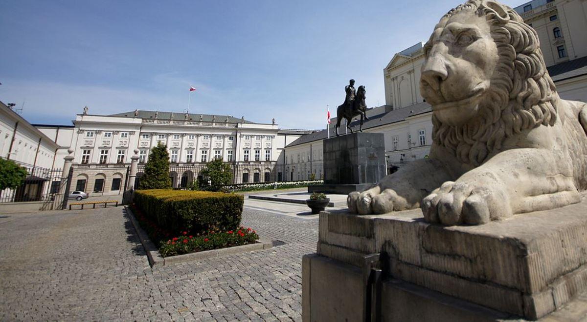 Pomnik smoleński przed Pałacem Prezydenckim? Politycy podzieleni