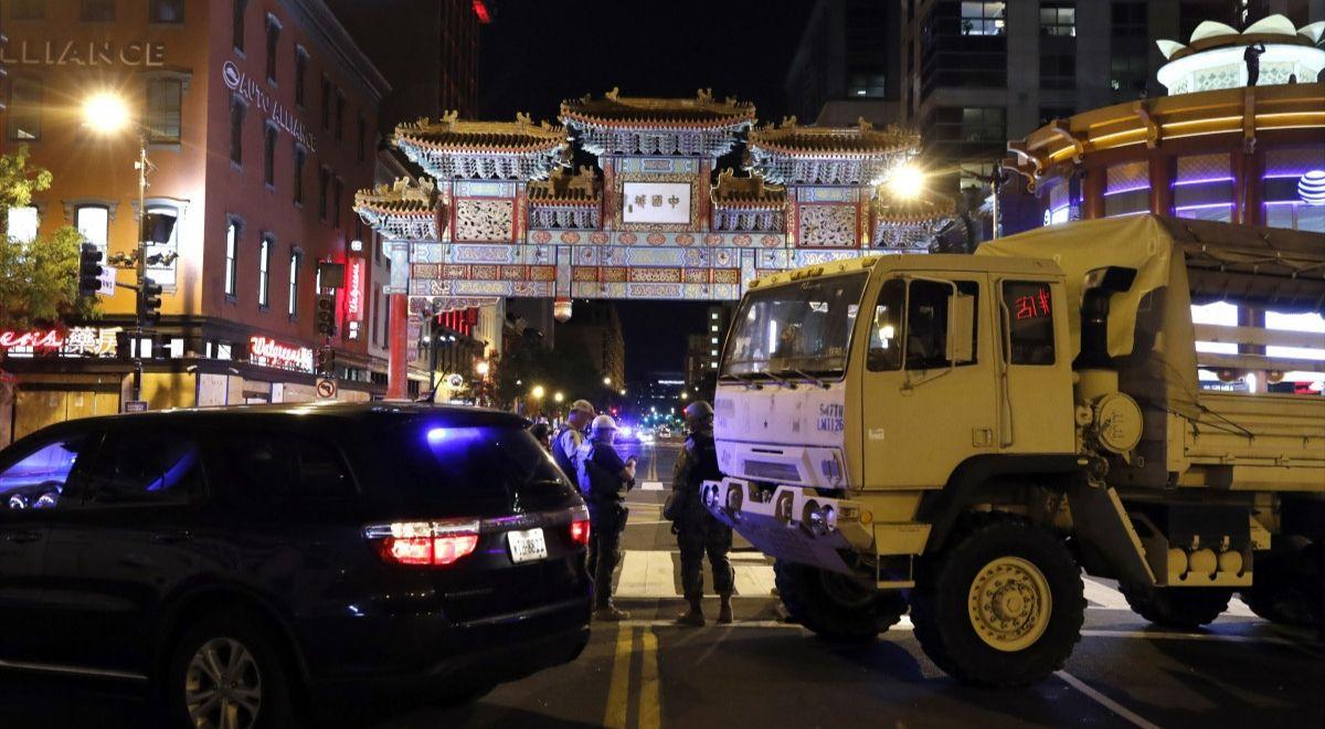 Niespokojnie w Chinatown. Policja użyła granatów hukowych, nad dzielnicą latają śmigłowce