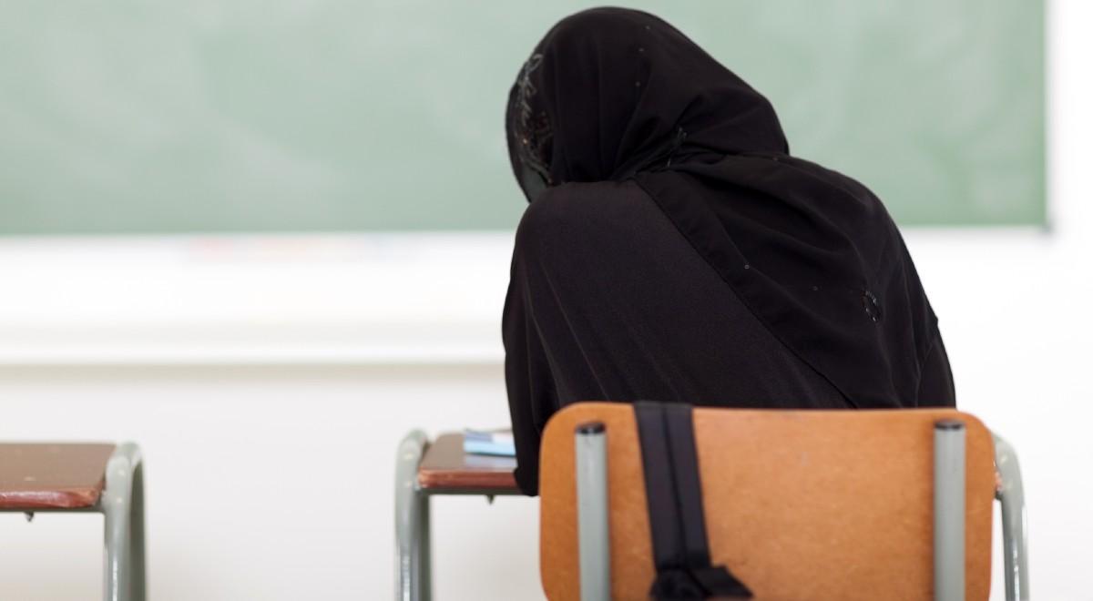 Francja: coraz więcej strojów muzułmańskich w szkołach. "Uczniowie się radykalizują"