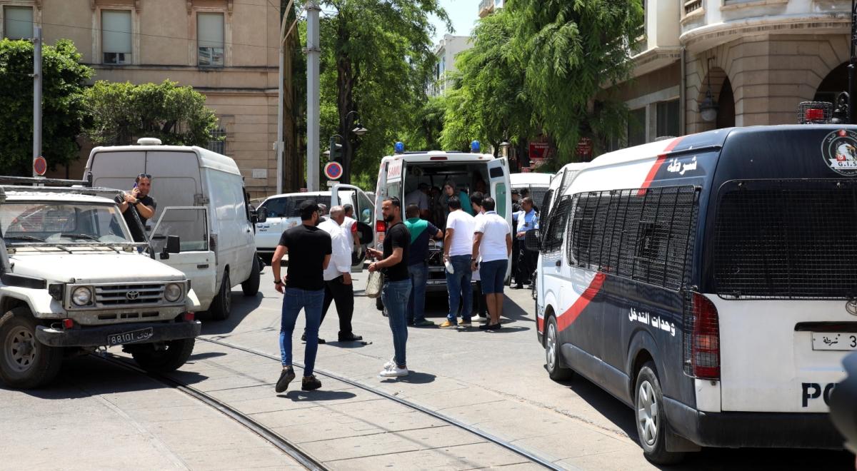 Tunezja: dwa ataki samobójcze. Nie żyje policjant, są ranni