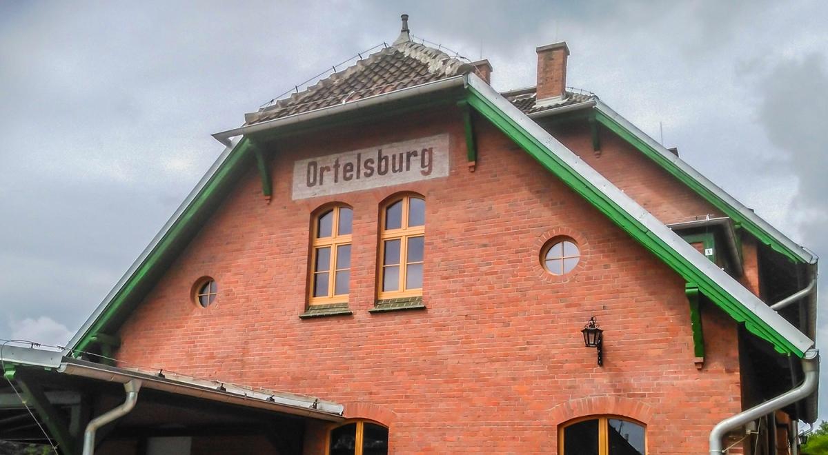 Szczytno czy Ortelsburg? Polski dworzec PKP z niemiecką nazwą