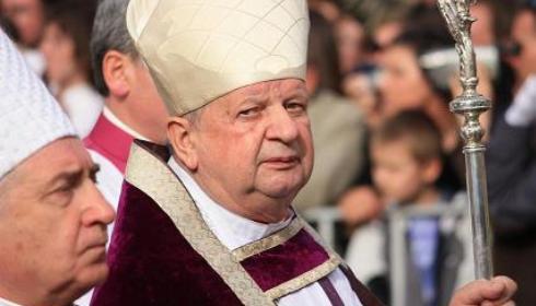 Kardynał Dziwisz ujawnia jak sporządzono relikwie z krwią Jana Pawła II