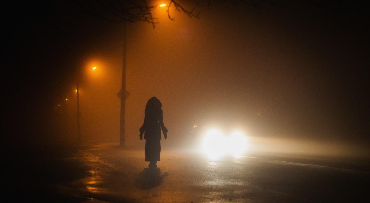 Mgła i gołoledź w 11 województwach. IMGW ostrzega przed ciężkimi warunkami na drogach